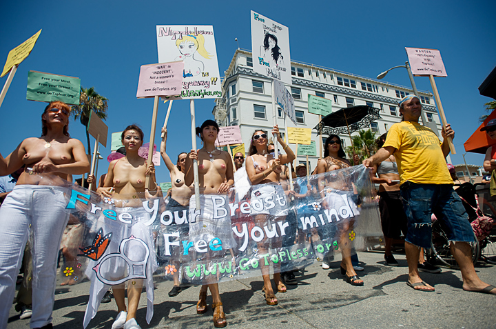 2009-08-23-go-topless-045